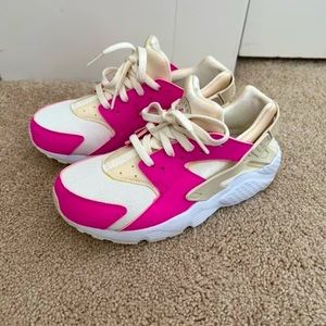 Brand new girls Nike huarache shoes